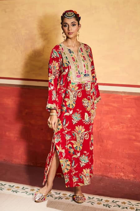 Tasuvure Indes Elizey Paisley Embroidered Kaftan 