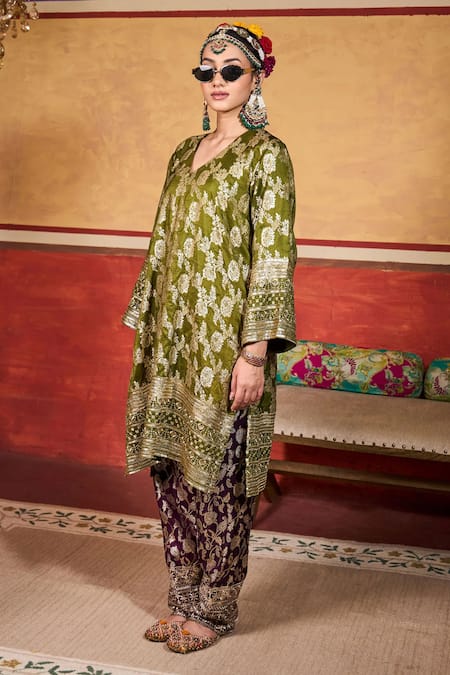 Buy_Tasuvure Indes_Green Brocade, Silk Embroidery, Sequins, Banarasi Begum Woven Kurta And Pant Set _Online_at_Aza_Fashions