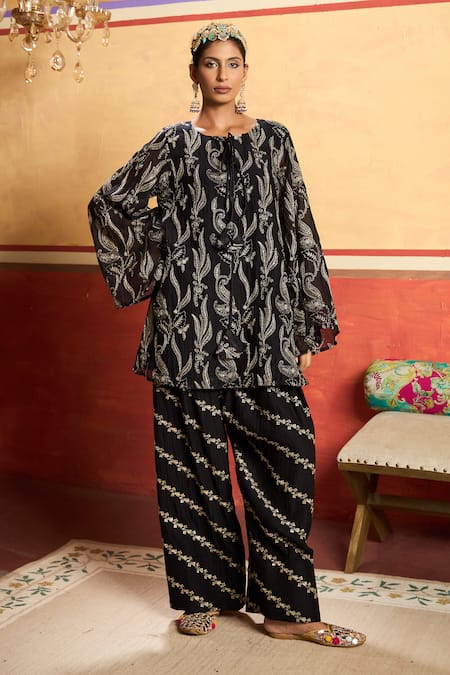 Tasuvure Indes_Black Georgette Embroidery, Sequins Round Neck Paisley Kurta With Farshi Salwar _at_Aza_Fashions