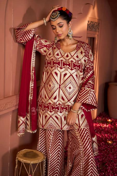 Shop_Tasuvure Indes_Red Silk, Georgette Embroidery, Zari V-neck Gulnaaz Kurta Sharara Set _Online_at_Aza_Fashions