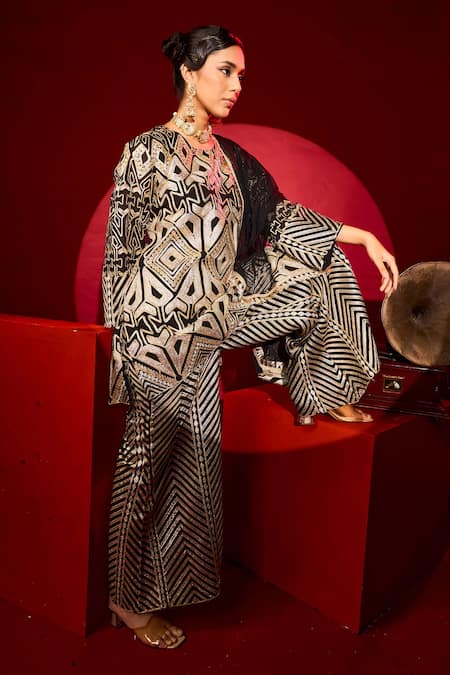 Buy_Tasuvure Indes_Black Silk, Georgette Embroidery, Metallic Thread, Gulnaaz Kurta Sharara Set _Online_at_Aza_Fashions