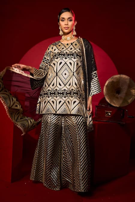 Tasuvure Indes Gulnaaz Embroidered Kurta Sharara Set 