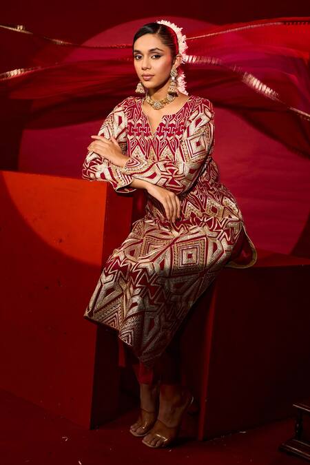 Tasuvure Indes_Red Silk, Georgette Embroidery, Metallic Thread, Gulnaaz Geometric Kurta Set _Online_at_Aza_Fashions