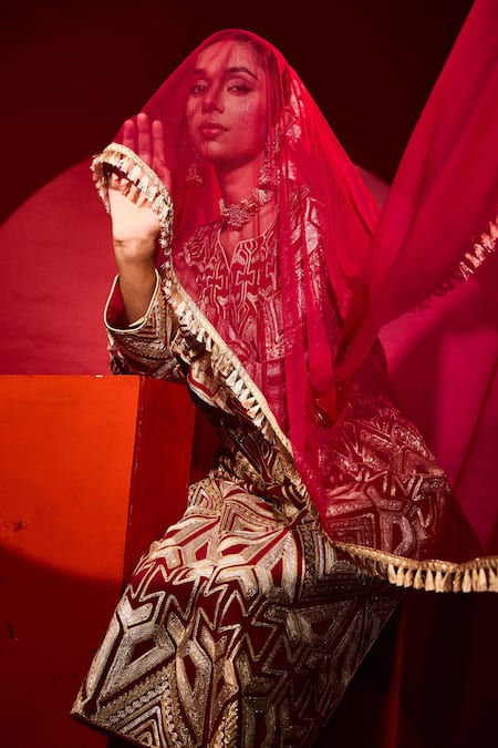 Buy_Tasuvure Indes_Red Silk, Georgette Embroidery, Metallic Thread, Gulnaaz Geometric Kurta Set _Online_at_Aza_Fashions
