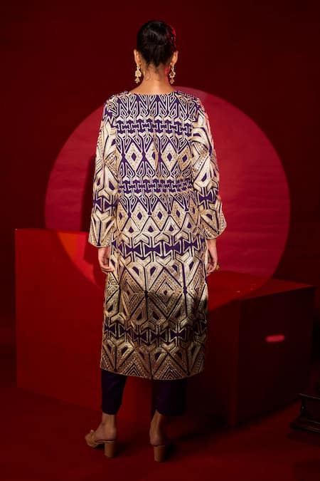 Tasuvure Indes Gulnaaz Embroidered Kurta & Pant Set 