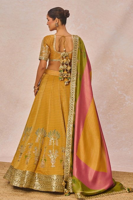 Masaba The Ajnabi Ehsaas Embroidered 18 Kalis Lehenga Set 