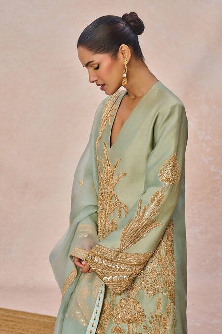 Masaba_Green Chanderi, Tissue Embroidery, Sequins, Zari Ikrar Hua Gul Chaand Kurta Set _at_Aza_Fashions