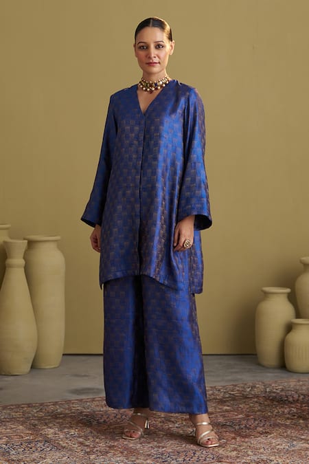 Buy_Vaaya_Blue Brocade, Silk Zari V-neck Banarasi Kurta And Pant Set _Online_at_Aza_Fashions