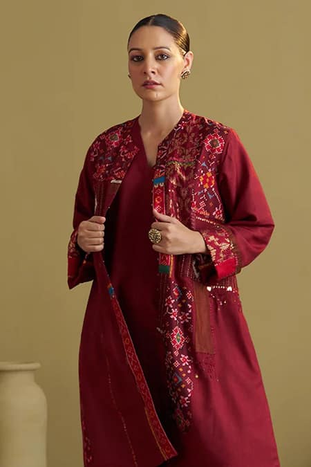 Vaaya_Burgundy Cotton, Silk, Brocade Applique, Zari, Patan Patola And Banarasi Jacket _Online_at_Aza_Fashions
