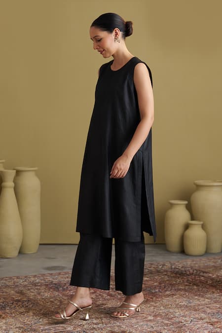 Vaaya Black Handloom Cotton, Silk Round Neck Handwoven Tunic And Pant Set at Aza Fashions Vaaya_Black Handloom Cotton, Silk Round Neck Handwoven Tunic And Pant Set _at_Aza_Fashions