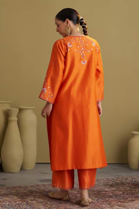 Vaaya Gotta Patti & Resham Embroidered Kurta Set 