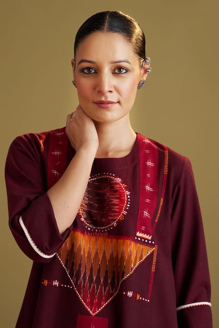 Vaaya_Red Silk, Chanderi Embroidery, Mirrors Round Neck Handwoven Kurta _Online_at_Aza_Fashions