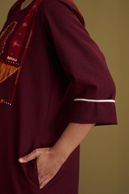 Buy_Vaaya_Red Silk, Chanderi Embroidery, Mirrors Round Neck Handwoven Kurta _Online_at_Aza_Fashions
