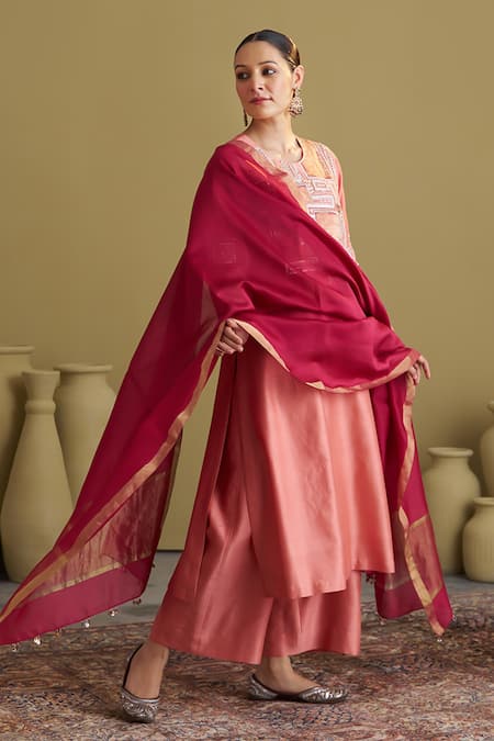 Shop_Vaaya_Peach Silk, Chanderi Silk, Chanderi, Brocade Gota Geometric And Kurta Pant Set _Online_at_Aza_Fashions