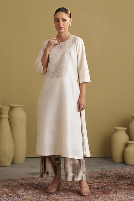 Vaaya_Ivory Chanderi Silk Embroidery Round , Keyhole Dori Kurta Set _Online_at_Aza_Fashions