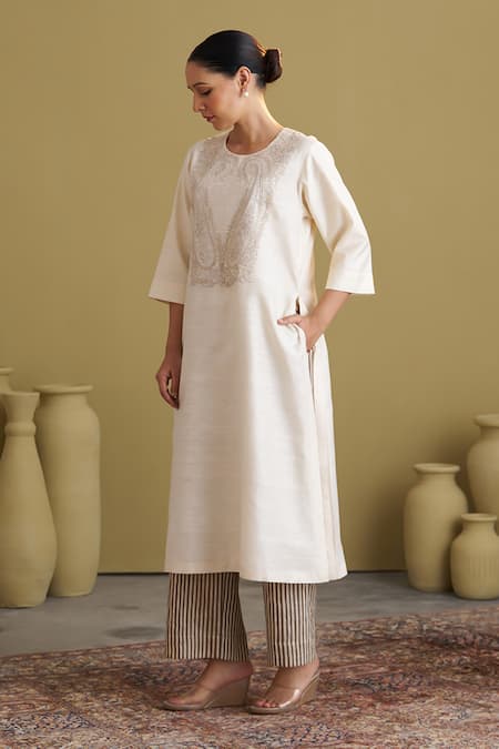 Buy_Vaaya_Ivory Chanderi Silk Embroidery Round , Keyhole Dori Kurta Set _Online_at_Aza_Fashions