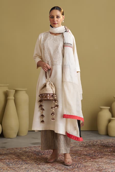 Buy_Vaaya_Ivory Chanderi Silk Embroidery Round , Keyhole Dori Kurta Set 