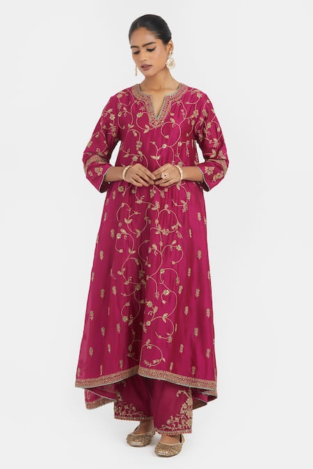 Kora Dori Embroidered Asymmetric Kurta & Pants 
