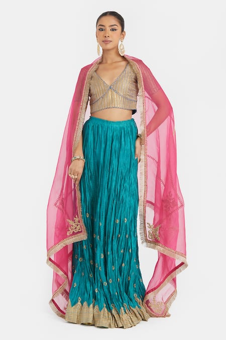 Shop_Kora_Gold Silk, Chanderi Gota Patti, Piping V-neck Work Blouse _Online_at_Aza_Fashions