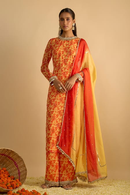 RAYASHA KHAN Dasies Floral Printed Hand Embroidered Kurta Set 