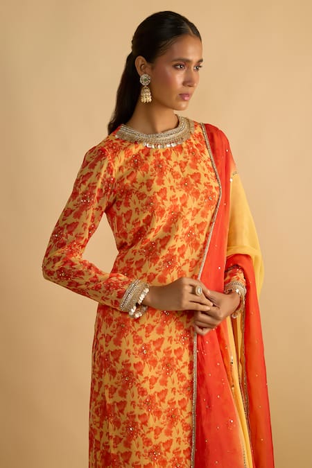 Buy_RAYASHA KHAN_Yellow Georgette, Organza Sequins, Dasies Floral Printed Hand Kurta Set _Online_at_Aza_Fashions