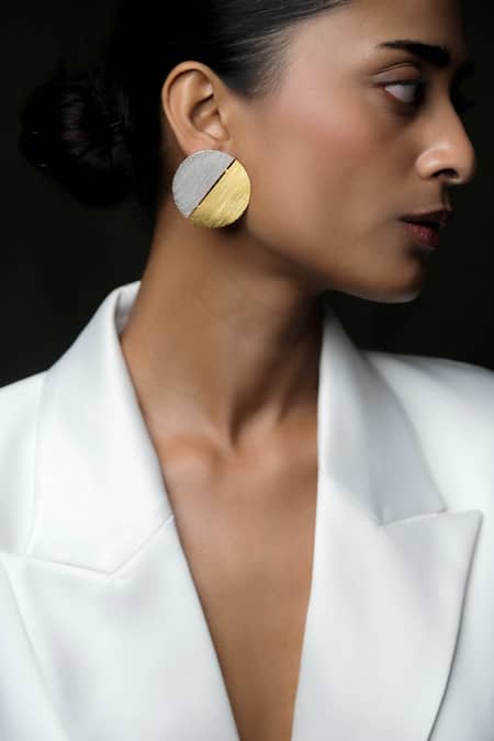 DE'Anma Gold Plated Cut Work Circular Studs