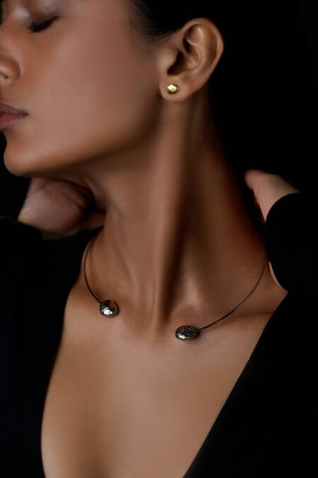 Shop_DE'Anma_Silver Plated Lia Abstract Shaped Charm Necklace 