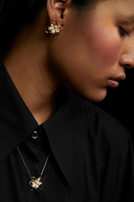 Buy_Quod_Gold Plated Wreath Pendant _Online_at_Aza_Fashions