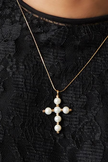 Quod Mini Cross Pendant Necklace 