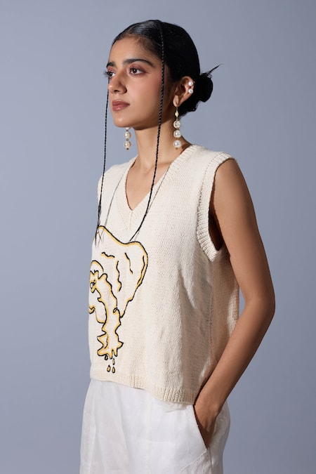Buy_Quod_Off White Cotton V-neck Sunny Sides A Mess Vest _Online_at_Aza_Fashions