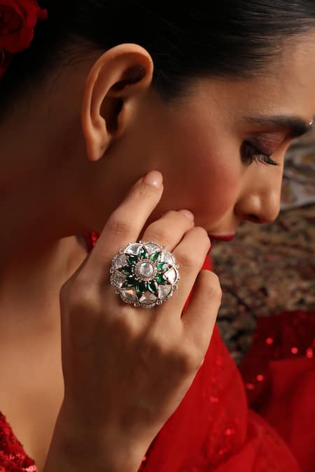 Swabhimann Emerald And Polki Embellished Ring 