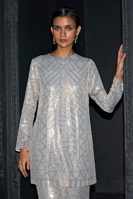Buy_Dash And Dot_Silver Viscose Sequins Round Neck Geometric Embroidered Kurta 