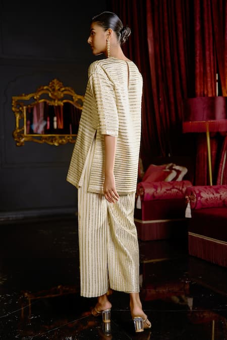 Shop Dash And Dot Ivory Polyester, Viscose Round , Keyhole Textured Long Top Online at Aza Fashions Shop_Dash And Dot_Ivory Polyester, Viscose Round , Keyhole Textured Long Top _Online_at_Aza_Fashions