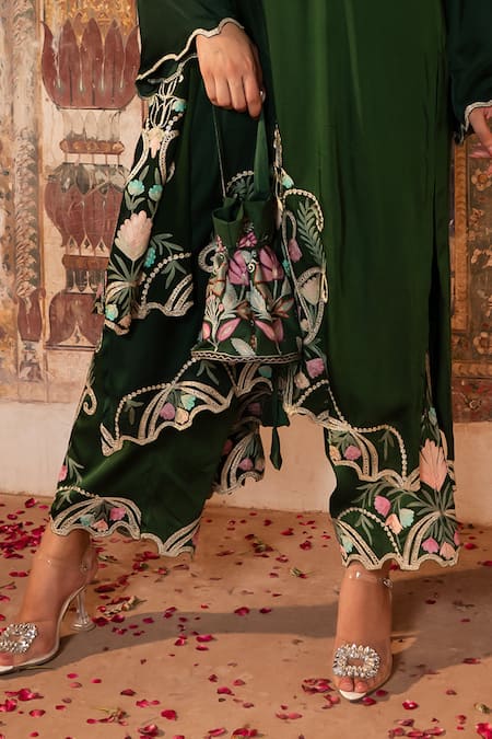 Angad Creations_Green Cotton Satin, Georgette Embroidery Round Neck Hina Thread Kurta Set _at_Aza_Fashions