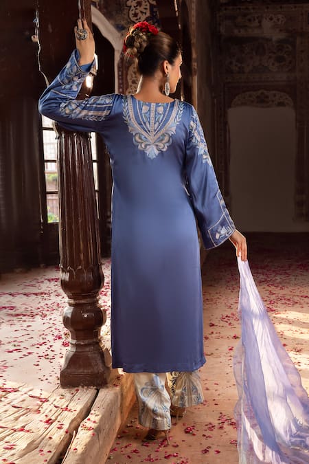 Angad Creations Neelgun Thread & Tilla Work Kurta Set 