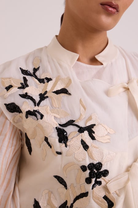 Buy Madder Much Peach Chanderi Silk, Bemberg, Cotton Satin V-neck, Monroe Diwan Vest Pant Set Buy_Madder Much_Peach Chanderi Silk, Bemberg, Cotton Satin V-neck, Monroe Diwan Vest Pant Set