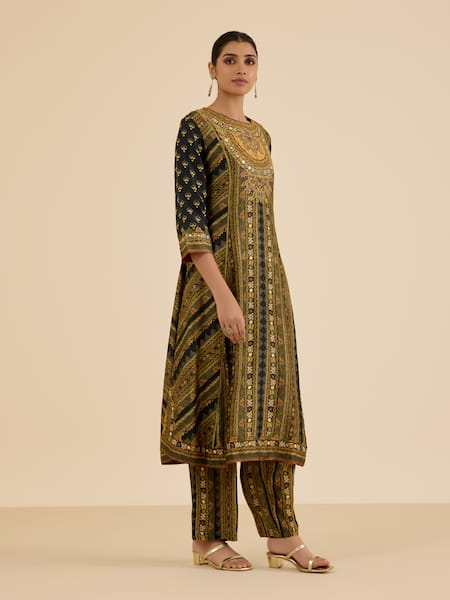 Ritu Kumar Black Silk, Rayon, Crepe, Viscose, Chinon Embroidery, Geometric And Kurta Set Online at Aza Fashions Ritu Kumar_Black Silk, Rayon, Crepe, Viscose, Chinon Embroidery, Geometric And Kurta Set _Online_at_Aza_Fashions