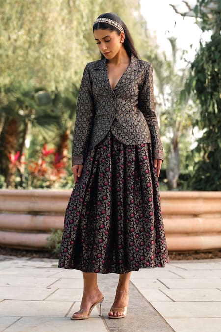 Safaa Black Silk Embroidery, Zari La Belle Lueur Baroque Blazer With Skirt at Aza Fashions Safaa_Black Silk Embroidery, Zari La Belle Lueur Baroque Blazer With Skirt _at_Aza_Fashions