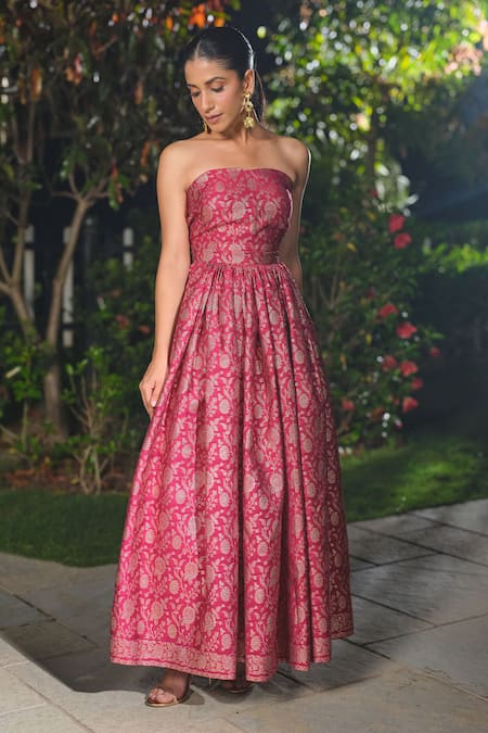 Buy_Safaa_Magenta Silk Zari, Embroidery La Douce Rose Floral Woven Bustier And Skirt Set _Online_at_Aza_Fashions