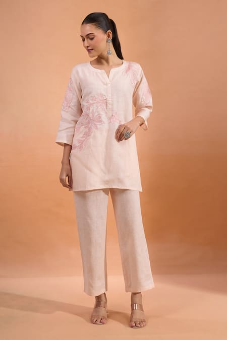 Naintara Bajaj Embroidered Linen Kurta & Pant Set 