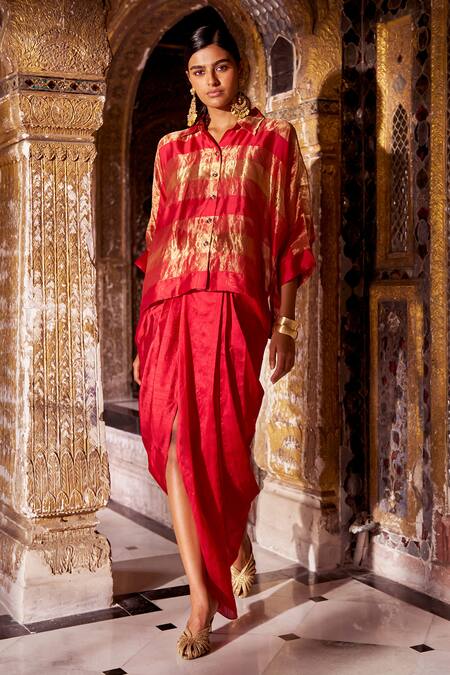Buy_Dash And Dot_Red Silk Zari Collared, V-neck Oversized Shirt 