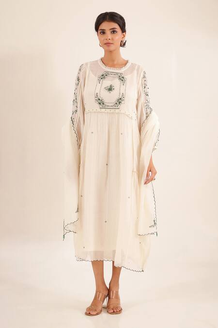 Tatwa Elizabeth Chanderi Embroidered Kurta With Scarf 
