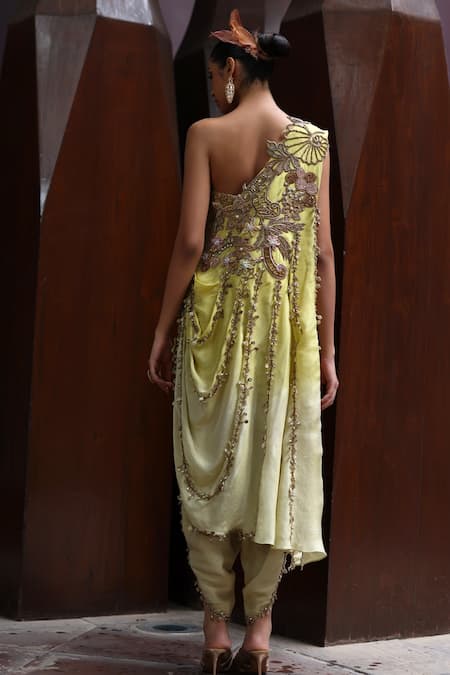 Moledro Osa Embroidered Draped Cape Tulip Pant Set 