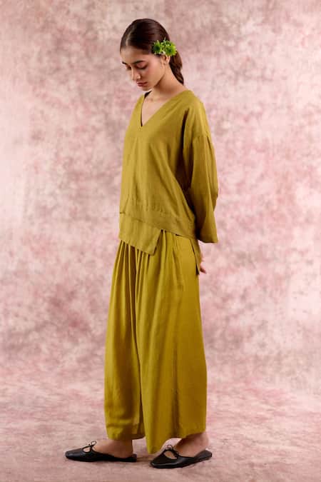 Buy_Doodlage_Green Bemberg, Linen V-neck Top And Pleated Pant Set 