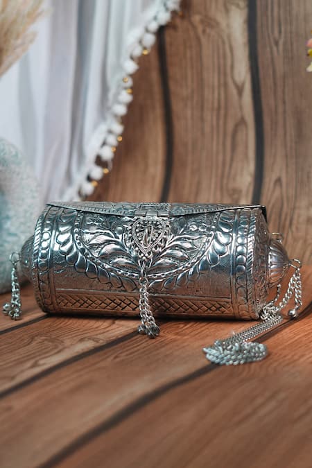 Shop Nazaakat By Samara Singh Silver Tassels Floral Embossed Metal Clutch Bag Shop_Nazaakat By Samara Singh_Silver Tassels Floral Embossed Metal Clutch Bag
