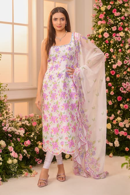 Buy_Label Priyanka Kar_White Crepe, Satin Embroidery Square Neck Floral Print Kurta Set _Online_at_Aza_Fashions