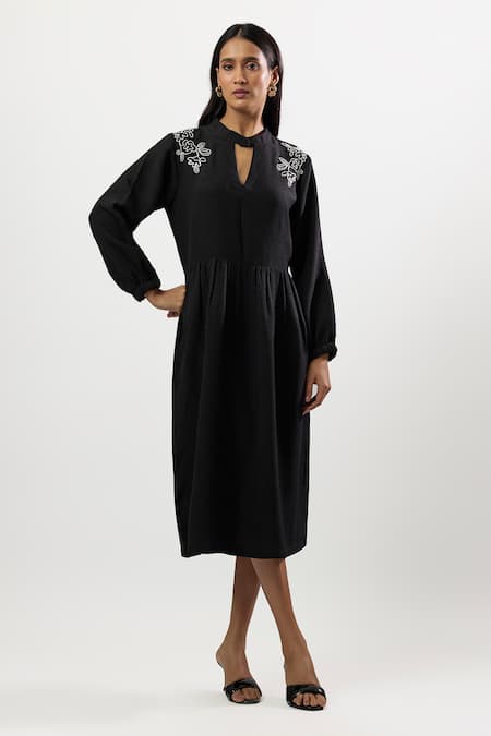 Linera Embroidered Midi Dress 