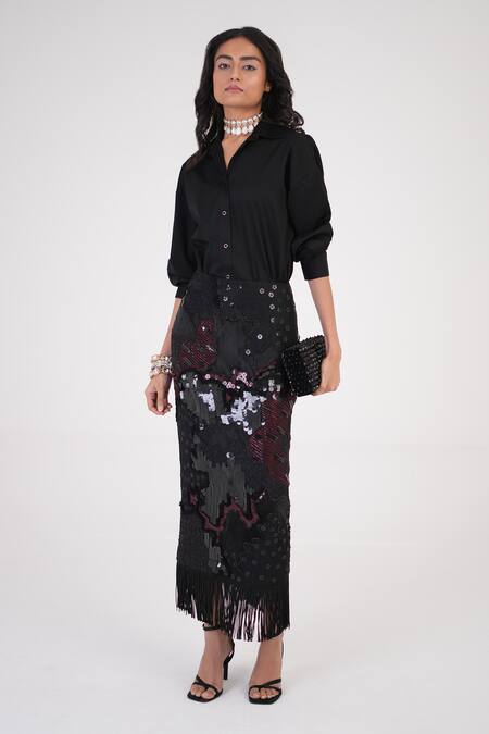 Shop_Betrue_Black Cotton Satin Collared, V-neck Everyday Essential Shirt _Online_at_Aza_Fashions