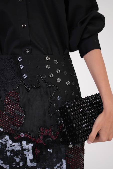 Buy_Betrue_Black Cotton Satin Collared, V-neck Everyday Essential Shirt 