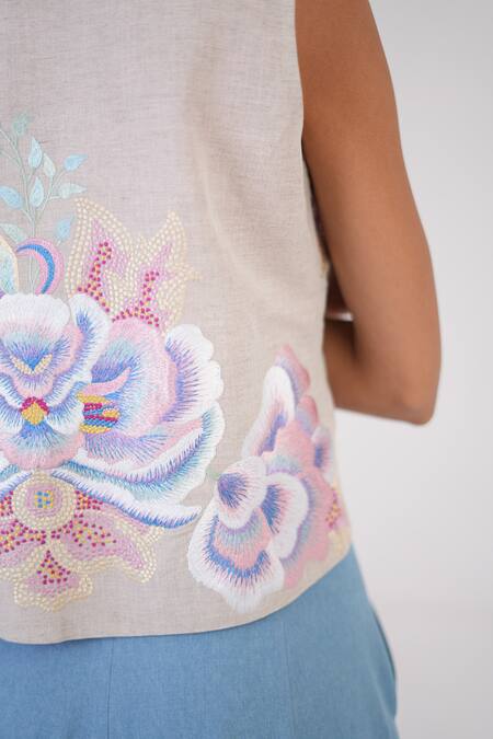 Buy_Betrue_White Linen Embroidery V-neck Floral Melody Waistcoat 